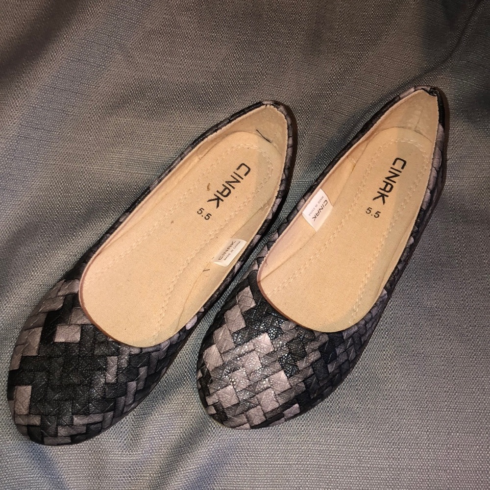 Cinak flats New without tags. Size 36.